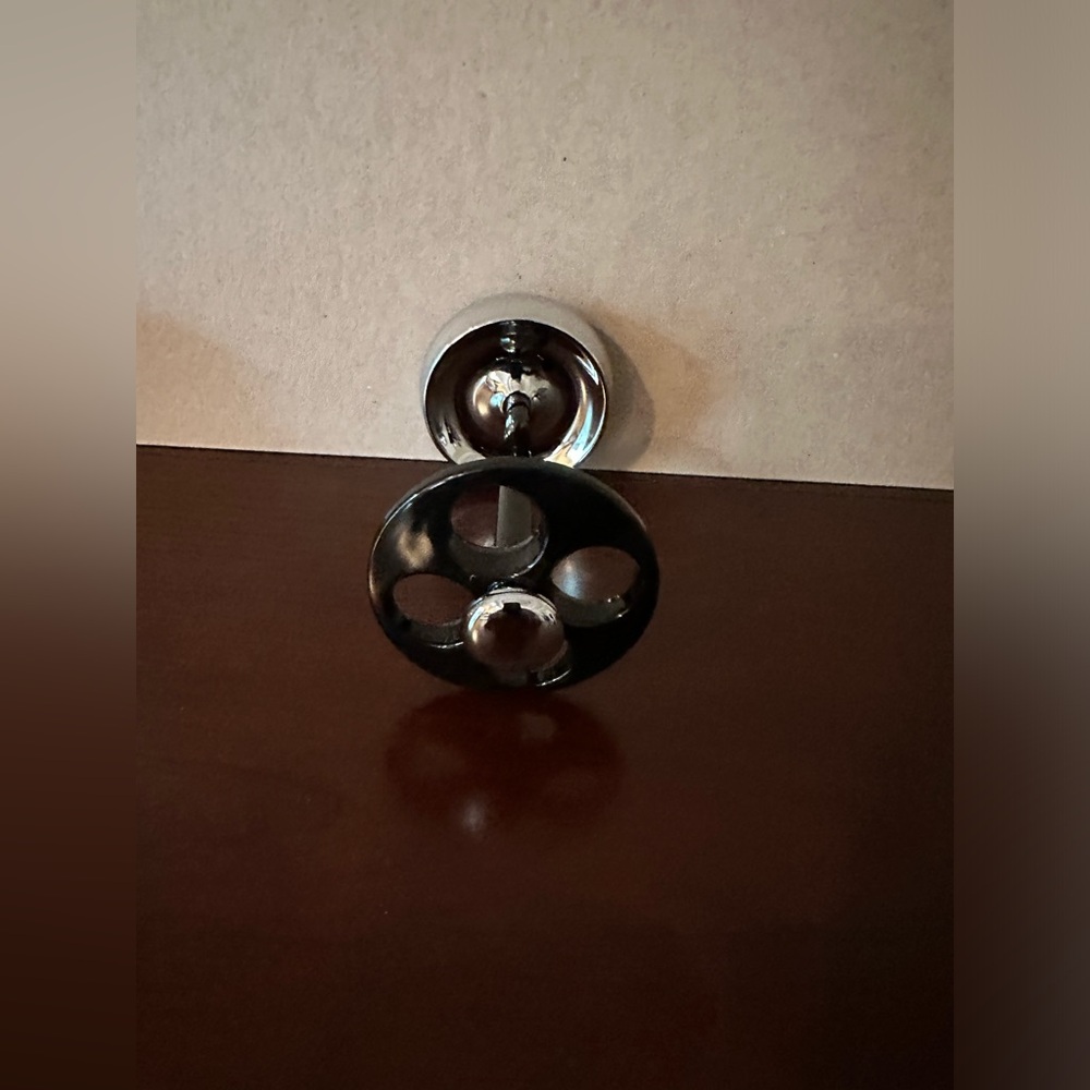 2 pc Bathroom Accessory Set - Picture 7 of 8